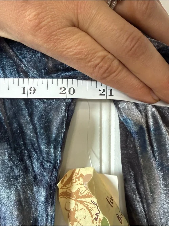 One World Velvet Tie Dye Lace Back Boho Blouse NWT Medium - Picture 10 of 11